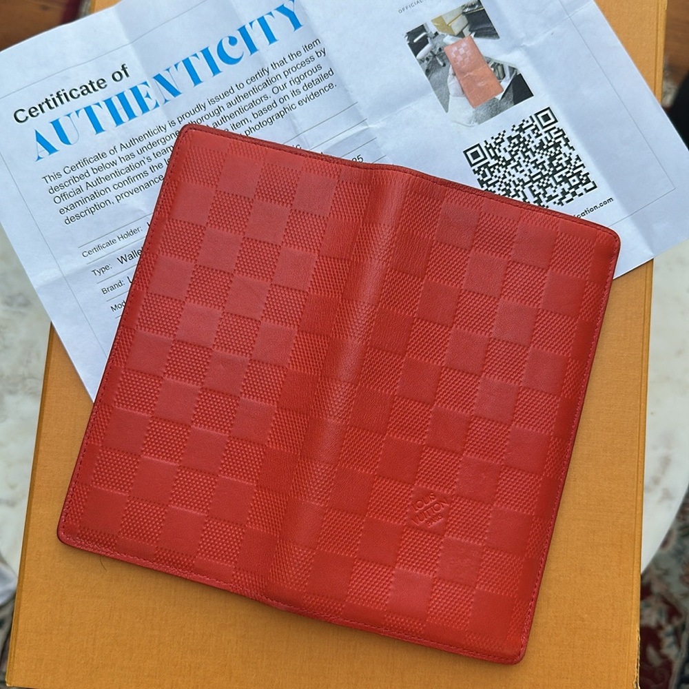 ✨ Louis Vuitton Vibrant Brazza bifold wallet with Initials SK and COA